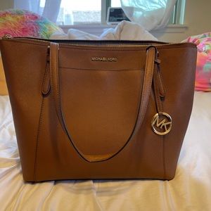 Michael kors tote